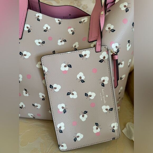 NWOT Kate Spade ♠️ New York Floral Ditsy Tote Beige With Matching Zipper Pouch - Picture 4 of 16